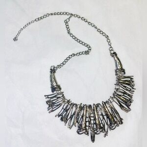 Futuristic design metallic necklace